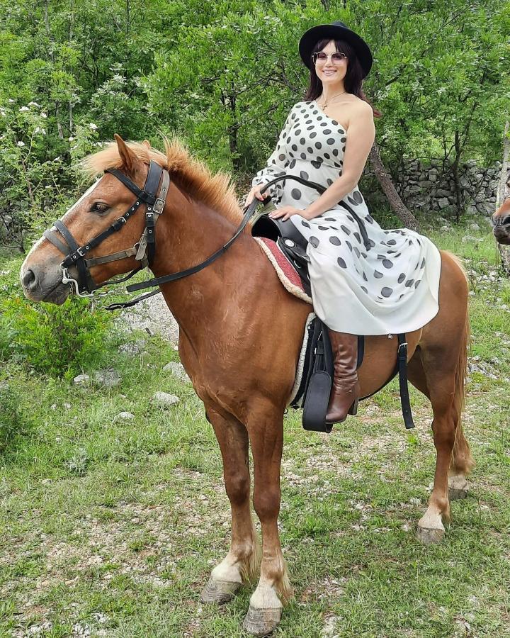 Katun Mokra Accommodation & Horseback Riding بودغوريتْسا المظهر الخارجي الصورة