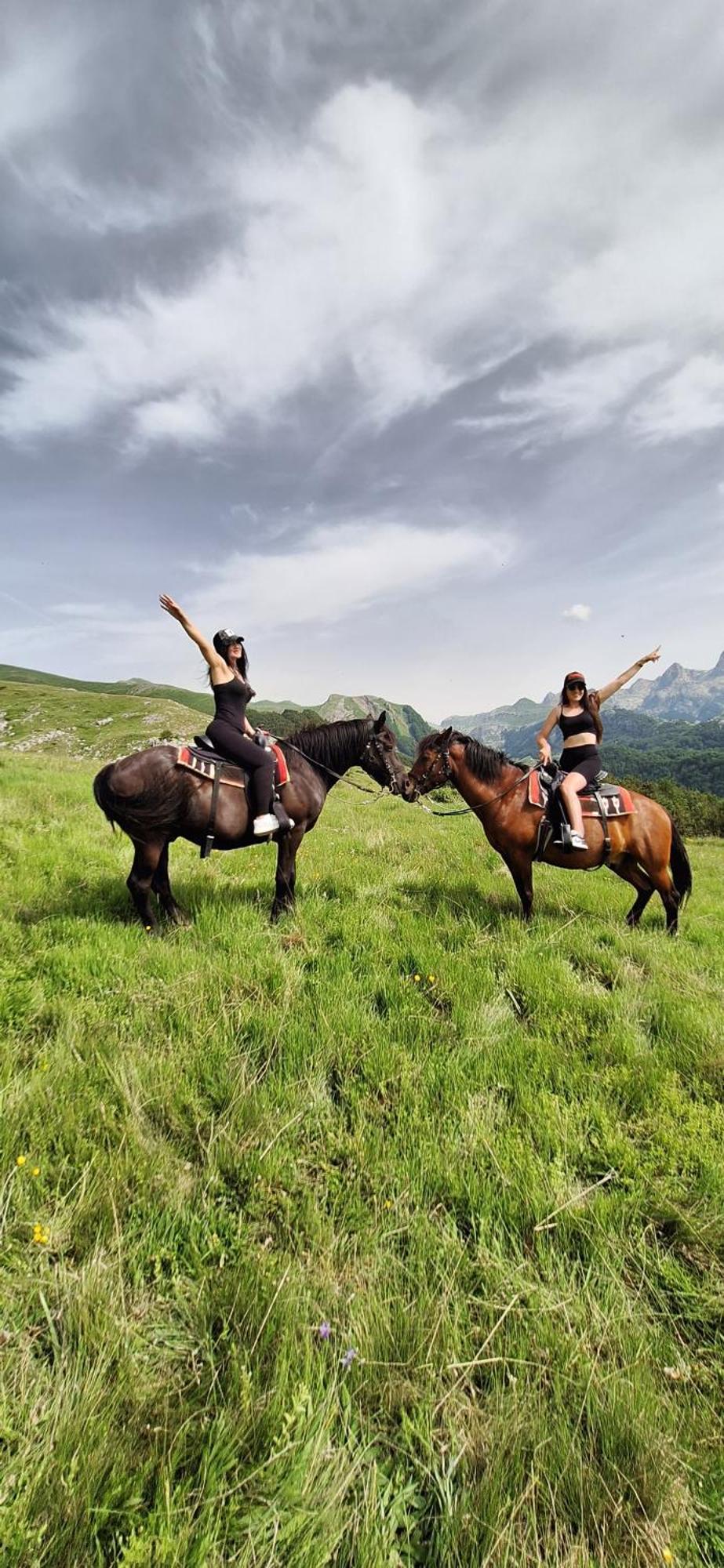 Katun Mokra Accommodation & Horseback Riding بودغوريتْسا المظهر الخارجي الصورة